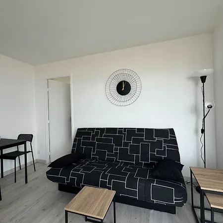 T2 With 2 Balconies On The Seafront *