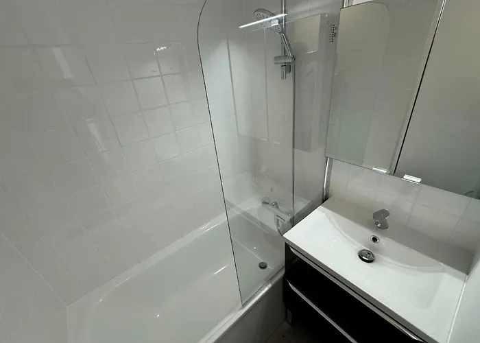 T2 With 2 Balconies On The Seafront *