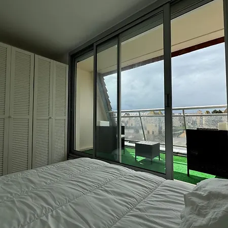 Apartment T2 With 2 Balconies On The Seafront *