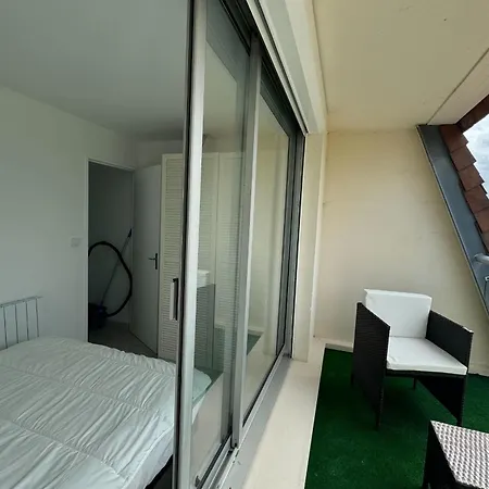 T2 With 2 Balconies On The Seafront Ouistreham