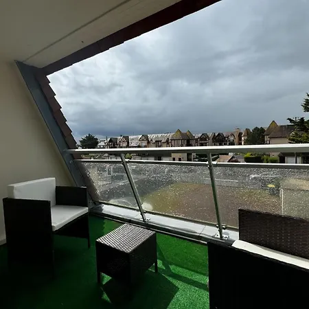 Apartament T2 With 2 Balconies On The Seafront