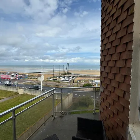 T2 With 2 Balconies On The Seafront * Ouistreham