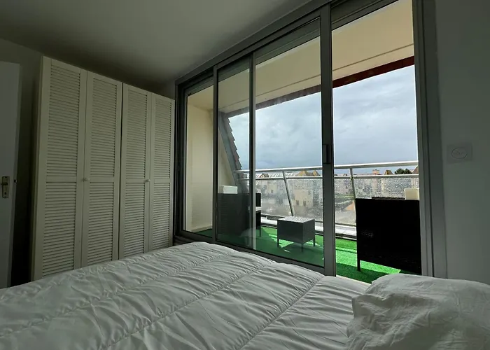 Apartament T2 With 2 Balconies On The Seafront *