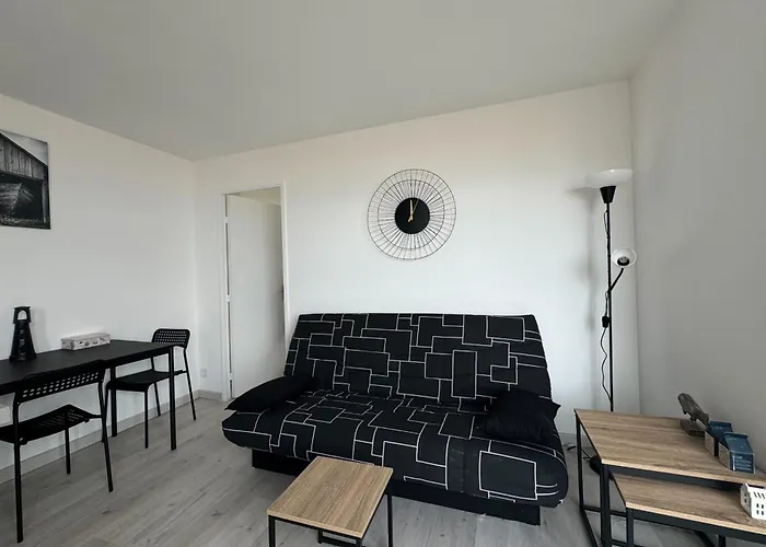 T2 With 2 Balconies On The Seafront *