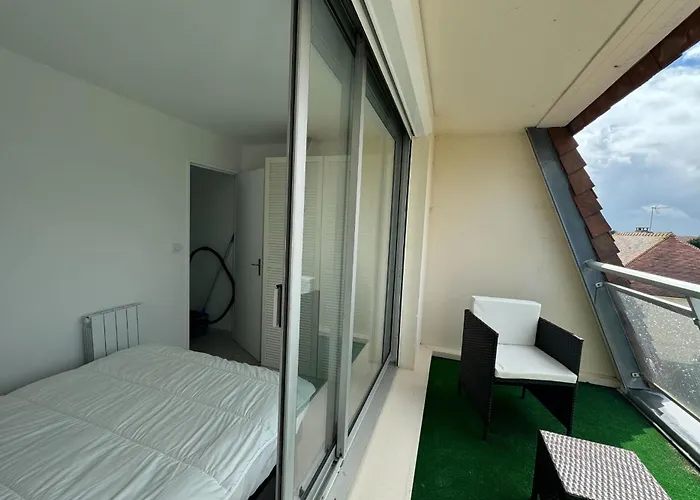 T2 With 2 Balconies On The Seafront וויסטרהאם